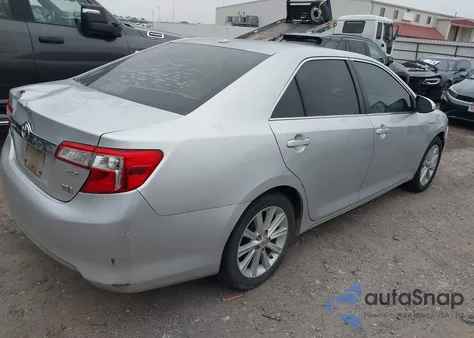 2013 Toyota Camry Hybrid Xle z USA, uszkodzony, nr VIN 4T1BD1FK9DU083224